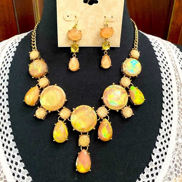 new directions Jewelry - Beautiful Moonstone Statement necklace & earrings❤️